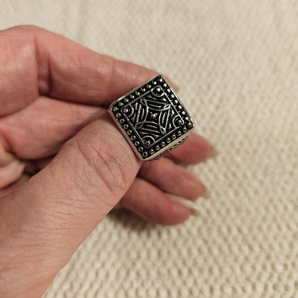 Caroline Neron ring size 7 - Picture 2 of 4